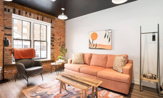 Holland Condo | George 202 Modern 8th Street Condo with Balcony