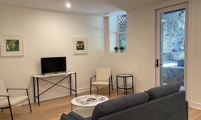 Georgetown Apartment | Georgetown Boutique 3BR 3 BA, patio, all new build out
