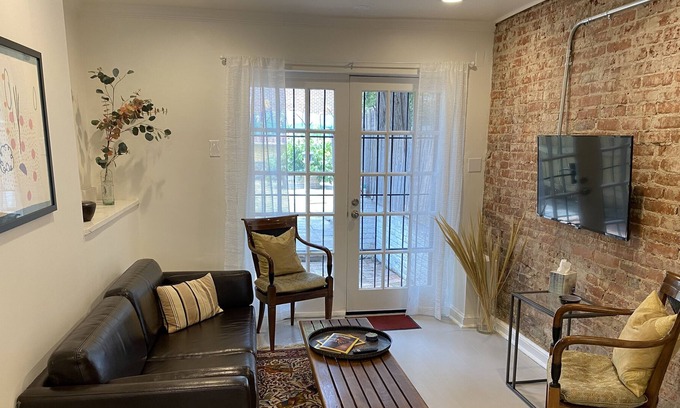 Georgetown House | Georgetown Pied-a-Terre, historic, canal, patio