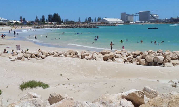 Geraldton Apartment | Geraldton CBD, 200m walk to the beach and coffee shops! New Reno 2br immaculate!