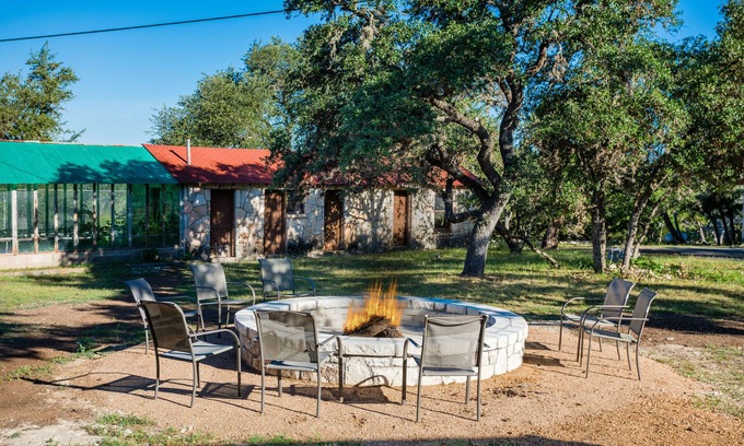 Hunt House | Get away at Mo-Ranch!