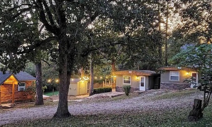 Branson Cabin | "Get Away" Cabin at the Lake - Outdoor Campfire