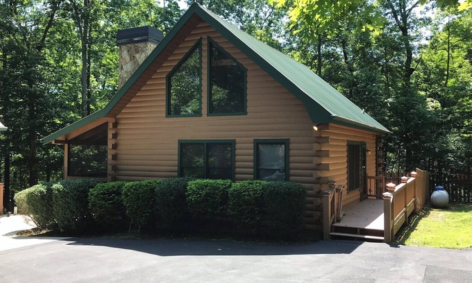 Blue Ridge House | Get away from it all in this cozy cabin nestled in the woods.