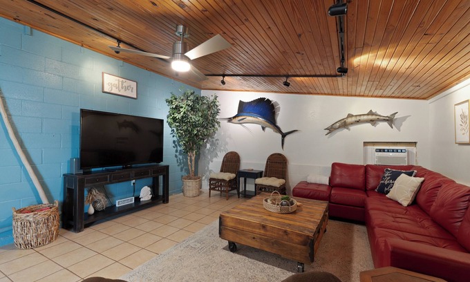 Port Mansfield House | Get "Off the Hook" in a small town w/big time fishing steps away from marina