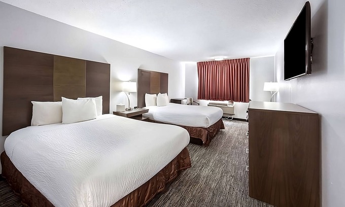 Grants Pass Resort | Get Ready for Adventure! Minutes Away from Rogue River and Hellgate Canyon!