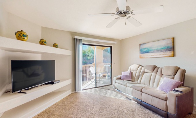 Fountain Hills Condo | Get ready to unwind in style at this stunning condo in Fountain Hills, AZ