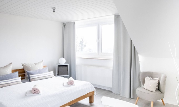 Streitelsfingen Apartment | Get up with SEEBLICK style apartments mountain and lake view and terrace in Lindau