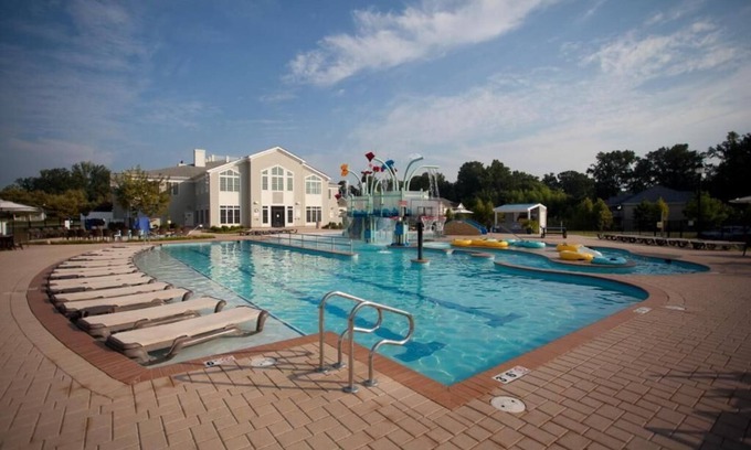 Williamsburg Resort | Getaway Beautiful Resort with Full Amenities - 4 Bedrooms