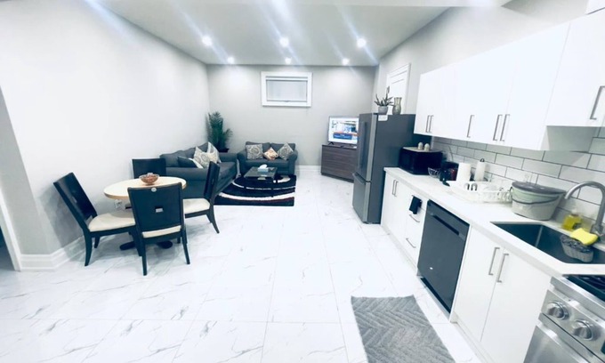 Pickering House | Getaway Custom Luxurious Home & Affordable Price