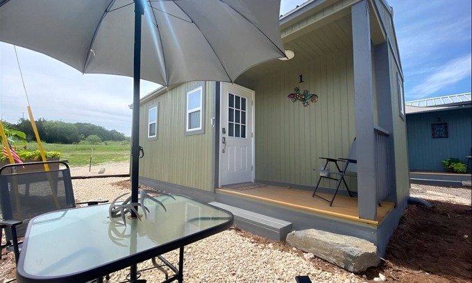 San Saba Cabin | Getaway In The Heart Of Texas. 5 Minutes From Colorado Bend State Park.
