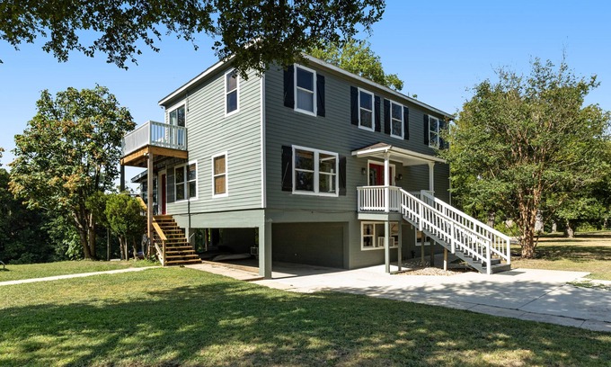 Seguin House | Getaway overlooking the Guadalupe River