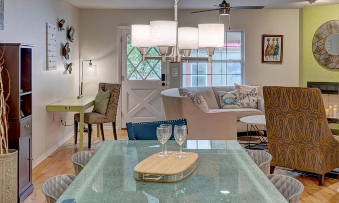 Town N County Park House | Getaway to iki Tampa is an End Unit Townhome - Close to Tampa Bay & Downtown - Minutes to Airport