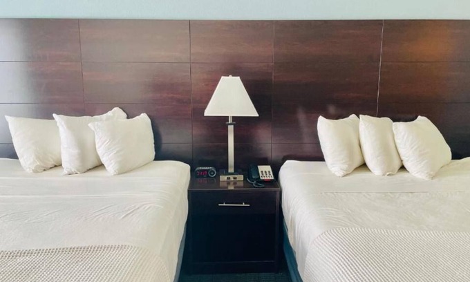 Cuero House | Getaway Weekend Trip! Comes w/ Free Parking, Minutes from Guadalupe River!