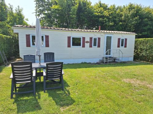 Aagtekerke Other | Gezellige Stacaravan nr 7 op Mini-Camping Klaproosje 4 personen