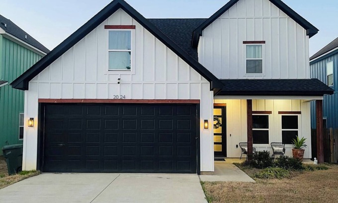 Shreveport House | GGI Retreat Modern 2024 built Texas Style 4br/2.5b