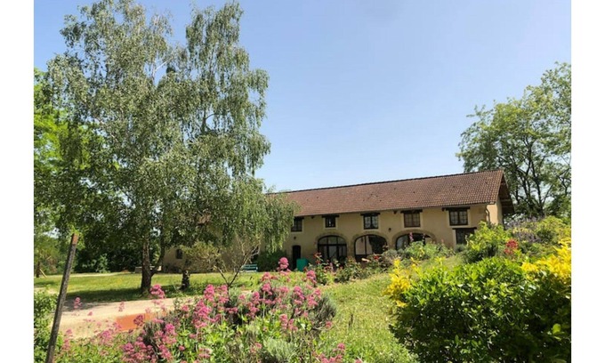 Monpardiac House | Ghibli, lake view in beautiful estate with swimming pool