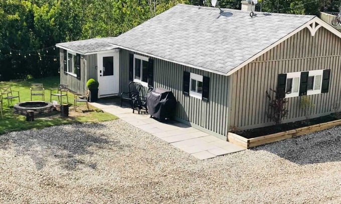 Calgary House | Ghost Country Cottage