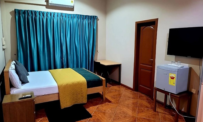 Adenta House | Ghouse room D Ideal For Friends family And Corporate