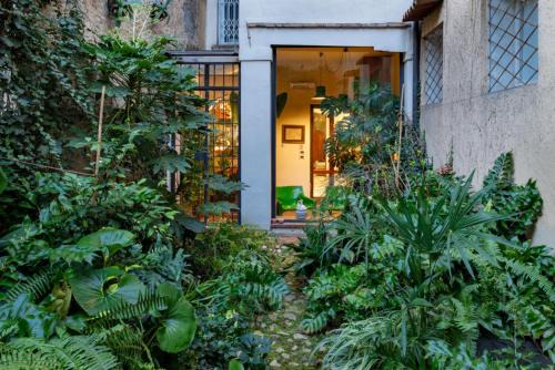 Historic Center Apartment | Giardino Segreto - History and Design