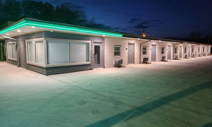 Nowata Hotel | Gibson Motel