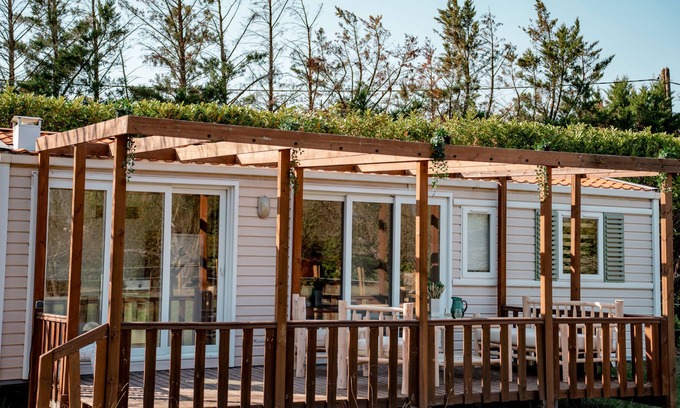 Lamotte-du-Rhone Cottage | Gigondas-Gîte-Ensuite with Shower-Garden View