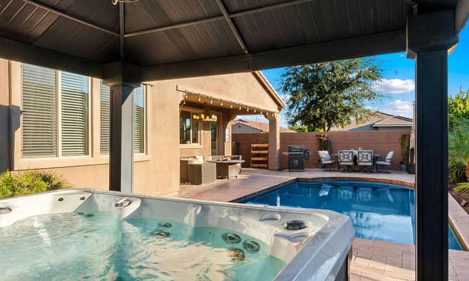 Marbella Vineyards House | Gilbert Pool Retreat