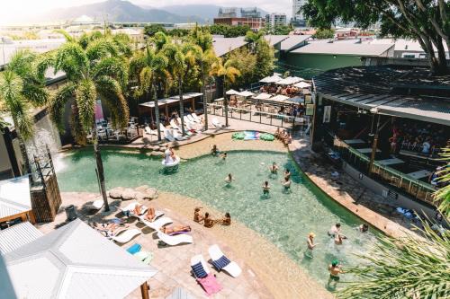 Cairns Central Business District Hostel | Gilligan's Hotel & Resort Cairns