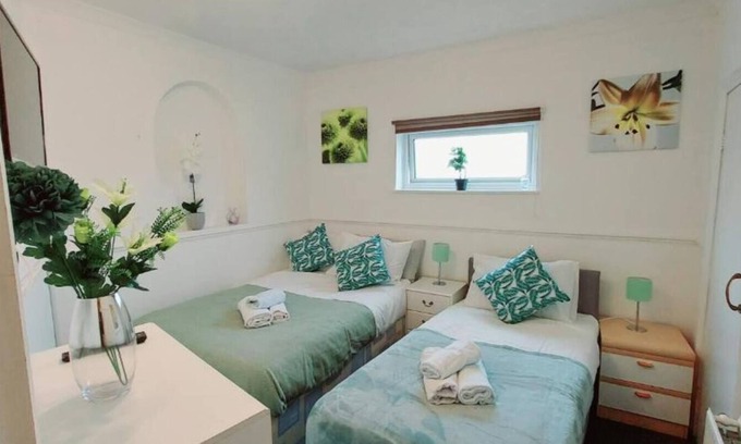 Gillingham House | Gilling Villa Remarkable 4-Bed House in Gillingham