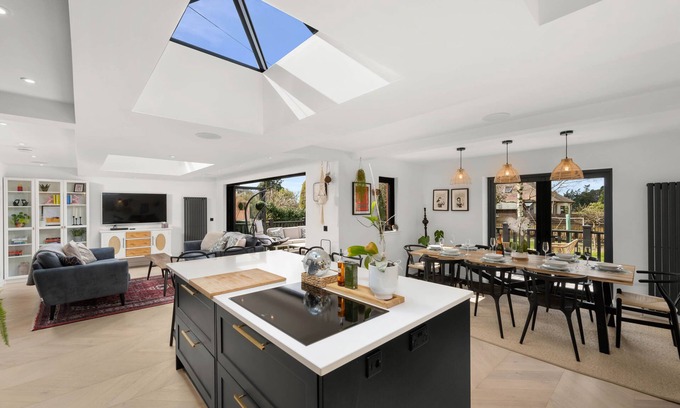 Murthly House | Gilmore House - 5 bedroom Victorian home with hot tub