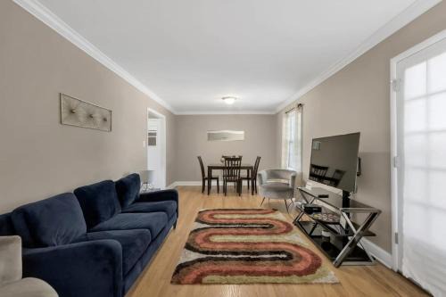 Madison House | Gilmore Retro Pad