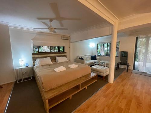 Eagle Heights Apartment | Gin's Rainforest stay -pet friendly