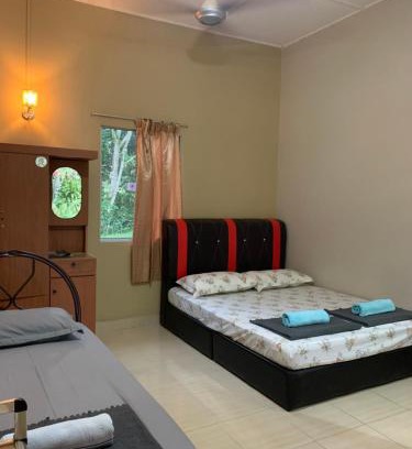 Kuala Tahan House | Ginger Guest Room