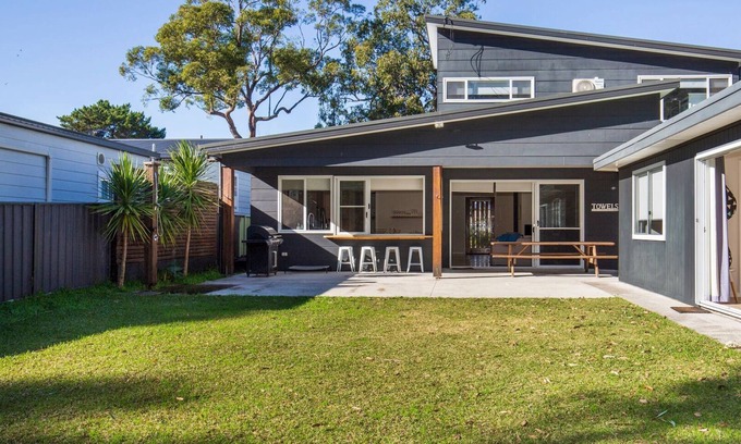 Callala Beach House | Ginger's - Pet Friendly - 4 Min Walk to Beach