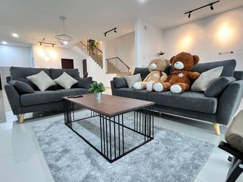 Larut House | GioiaHome with 6 bedroom and 15 guest