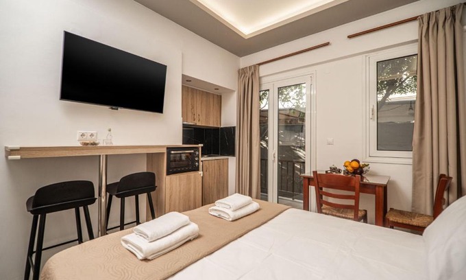 Vamvakopoulo Apartment | Giovanni's studio