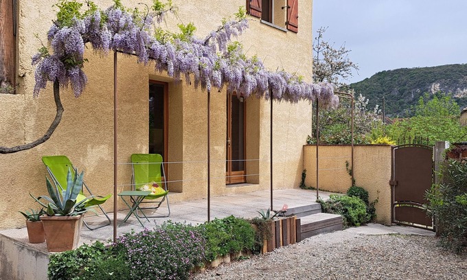 Bregnier-Cordon House | Gite à la campagne au calme le long de la Viarhona et du Rhone