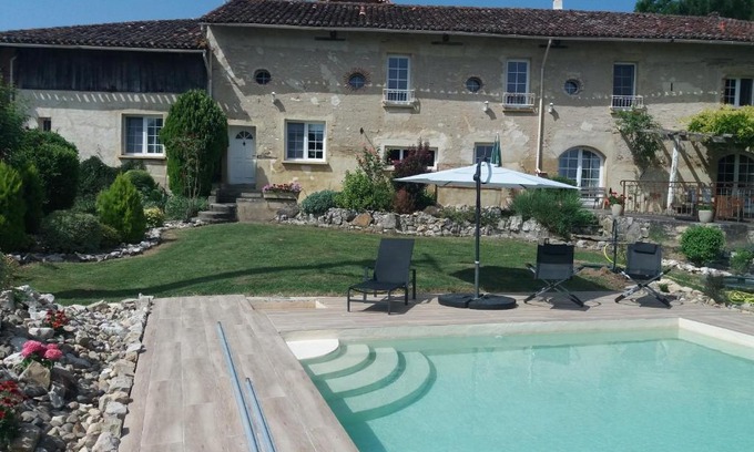 Saint-Nicolas-de-la-Grave Apartment | GITE Abeille-Soleil