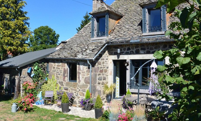 Anglards-de-Salers Cottage | Gite Anglards-de-Salers, 2 bedrooms, 4 persons