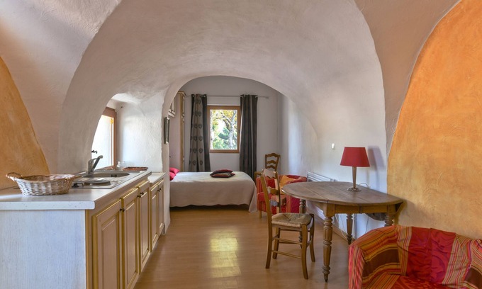 Peypin-d'Aigues Apartment | Gite app La Marie *