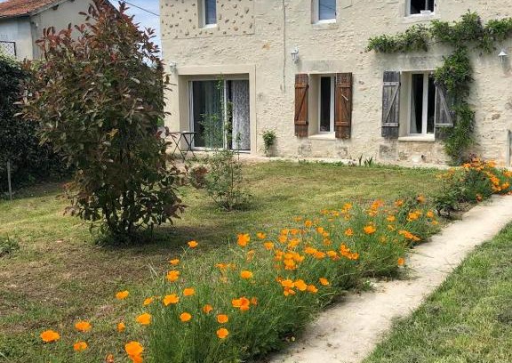 Saint-Ciers-sur-Gironde Apartment | Gite Augirons