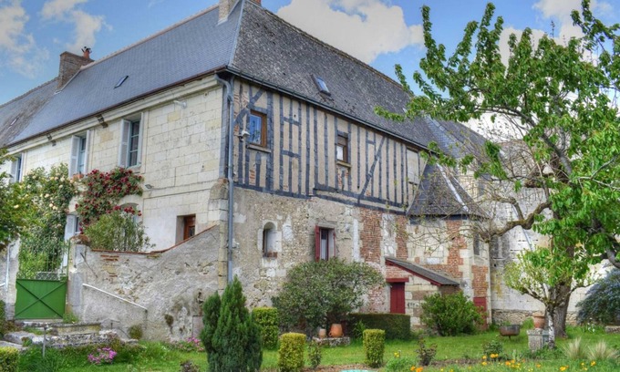 Berthenay Cottage | Gite Berthenay, 2 bedrooms, 4 persons