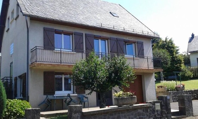 Besse-en-Chandesse House | GITE DES BRUYERES - BESSE AND SAINT ANASTAISE