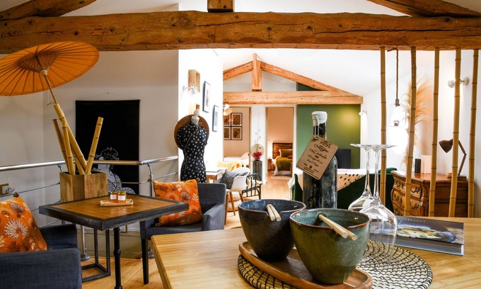 Mirepoix Apartment | Gite de l'Autre jardin, in the heart of Mirepoix, quiet, terrace, swimming pool.