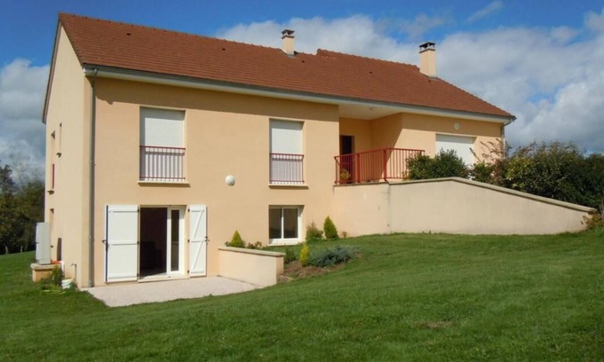 Sainte-Colombe House | Gite de Lavitarelle - Montet ET Bouxal