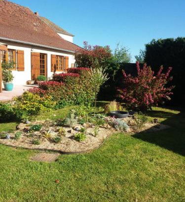 Saint-Julien-de-Civry House | Gite des artistes