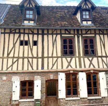 Les Andelys House | Gite des Capucins, 6 personnes, Centre Historique