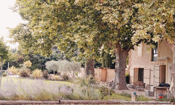 Chateaurenard House | Gite du Mas de la Finière ,avec SPA intérieur
