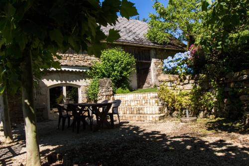 Hautefage House | Gite E'table Charlannes