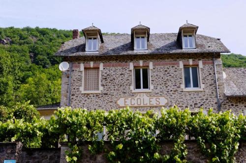 Laval-sur-Luzege House | Gite ecole
