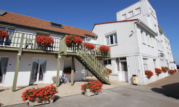 Bleriot-Plage Apartment | Gite facing the sea